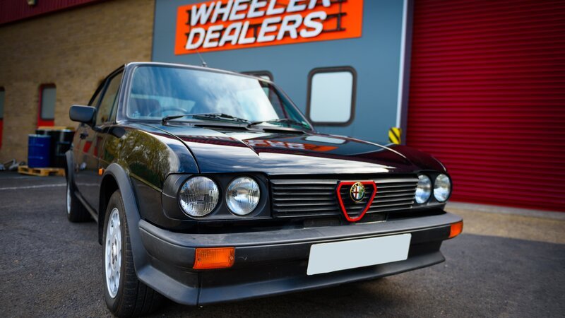 The Alfa Romeo Alfasud before refurbishment. – Bild: Discovery Communications /​ Richard Heeley