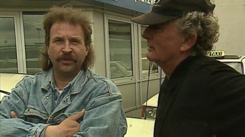 Zwei Originale unter den Kölner Taxifahrern. – Bild: BR/​WDR