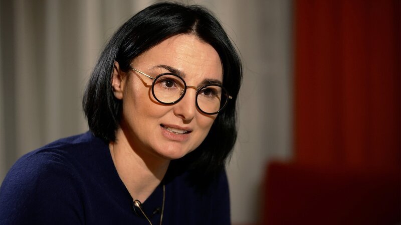 Ex – „Tatort“-Schauspielerin Mimi Fiedler: „Der Grund, warum ich öffentlich spreche ist, um diese Krankheit zu entstigmatisieren.“ – Bild: NDR