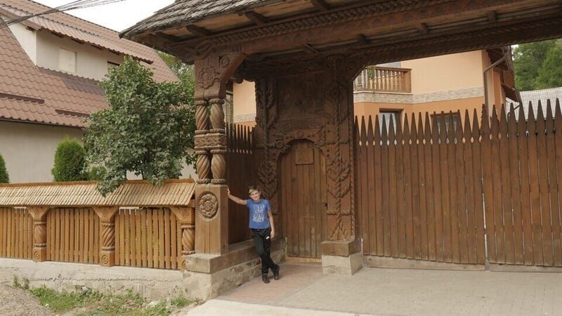 Bogdan schnitzt für seine Kirche 7 – Bild: rbb/​Condor Filmproduktion/​Klaus Tümmler