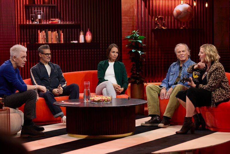 Von links: Michael Mittermeier und seine Gäste: Rick Kavanian, Magdalena Neuner, Wolfgang Fierek und Claudia Koreck. – Bild: Martina Bogdahn /​ BR /​ Constantin Entertainment GmbH
