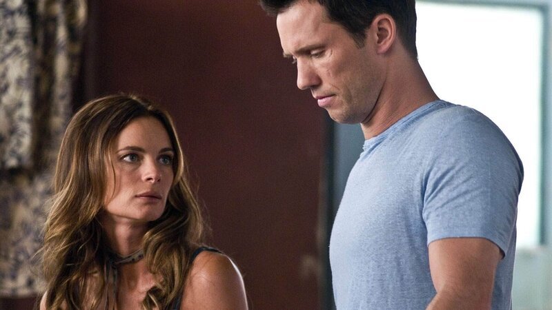 Fiona (Gabrielle Anwar) sucht das Gespräch mit ihrem Ex-Freund Michael (Jeffrey Donovan). Vor nicht einmal 48 Stunden haben sich die beiden voneinander verabschiedet. Vielleicht für immer?! – Bild: RTL /​ Twentieth Century Fox
