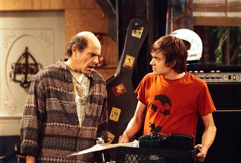 Jared (Todd Giebenhain, r.) ist begeistert von Larry (Alan Rachins, l.)! – Bild: Disney /​ Disney•Pixar /​ Lucasfilm LTD /​ Marvel