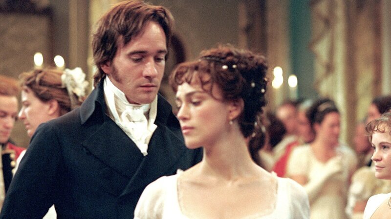 Mr. Darcy (Matthew Macfadyen) und Elisabeth Bennet (Keira Knightley) begegnen sich erneut auf dem Ball in Netherfield. – Bild: ZDF und BR/​ARD Degeto Film GmbH/​AccuSoft Inc.