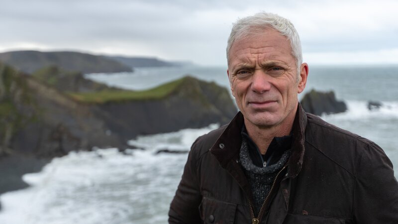 Extreme fisherman Jeremy Wade on the rugged North Devon Coast as he investigates mysteries of the deep, hero shot – Bild: Discovery Communications, LLC