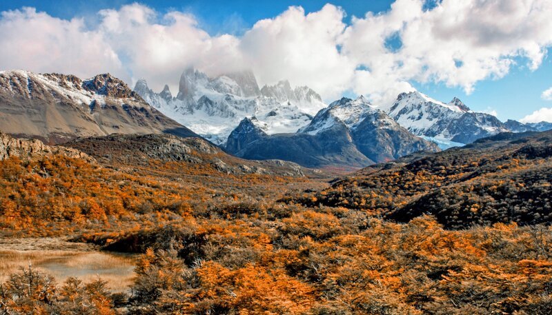 Der Fitz Roy ist fast immer wolkenverhangen. ?El Chaltén? – den Rauchenden – nannten schon die Ureinwohner Patagoniens den eindrucksvollen Berg. – Bild: WDR/​Light & Shadow GmbH/​Christian Baumeister
