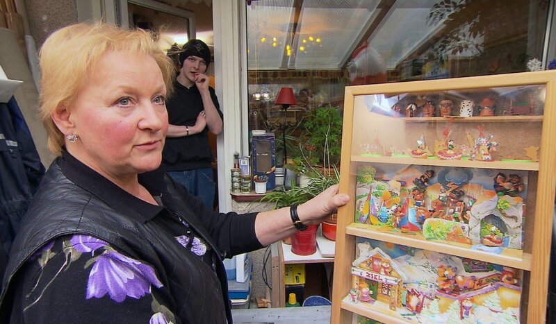 Mit der zügellosen Sammelleidenschaft sorgt die Rheinländerin Sonja (Foto) immer wieder für Konfliktpotential bei ihrem Sohn Marco. Mittlerweile ist auch der passionierten Trödlerin klar, dass schleunigst etwas passieren muss. Denn den Überblick hat sie bei dem gehorteten Trödel schon längst verloren.. – Bild: RTL II