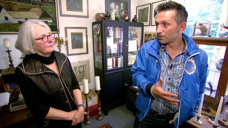 Trödelprofi Mauro Corradino im Gespräch mit Heiderose (70) – Bild: RTL II