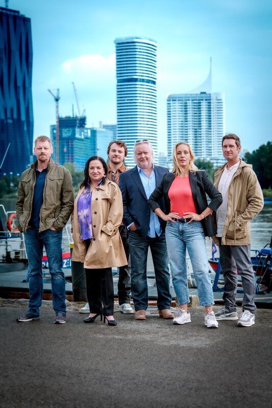 (v.li.): Max Herzog (Martin Gruber), Franziska Beck (Maria Happel), Julius Rubatsch (Max Fischnaller), Helmuth Nowak (Gregor Seberg), Penny Lanz (Lilian Klebow), Klaus Lechner (Andreas Kiendl) – Bild: ORF/​Roman Zach-Kiesling