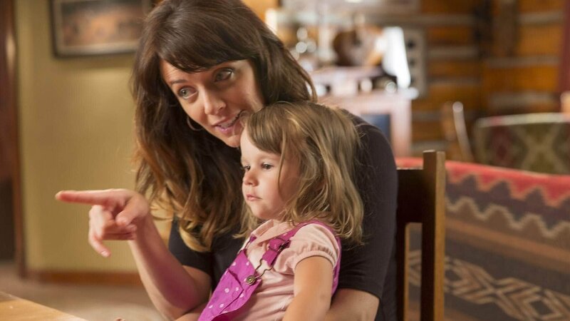 Lou (Michelle Morgan) und Katie (Julia Maren Baker) – Bild: MG RTL D