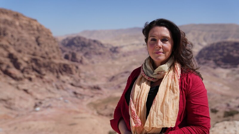 Bettany Hughes – Bild: RTL /​  (c) Tim Knight /​ Jordanien