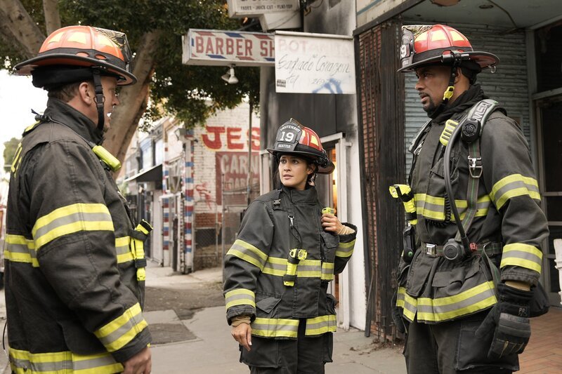 (v.l.n.r.) Sean Beckett (Josh Randall); Andy Herrera (Jaina Lee Ortiz); Robert Sullivan (Boris Kodjoe) – Bild: American Broadcasting Companies, Inc. /​ James Clarke
