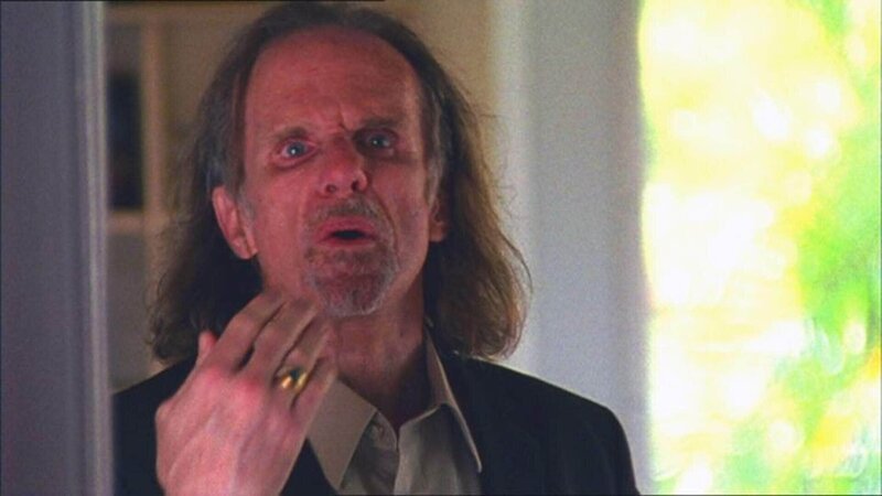 Dem Kredithai Baranski (David Fine) ist jedes Mittel recht, um an sein Geld zu kommen! – Bild: RTL /​ Twentieth Century Fox