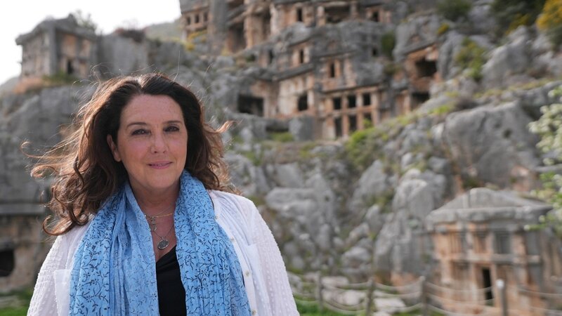 Bettany Hughes. – Bild: RTL /​ Tim Knight