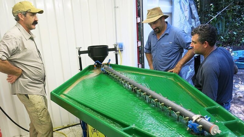 Andy Spinks, Dave Turin, Jim Thurber at the gold table. – Bild: Discovery Channel