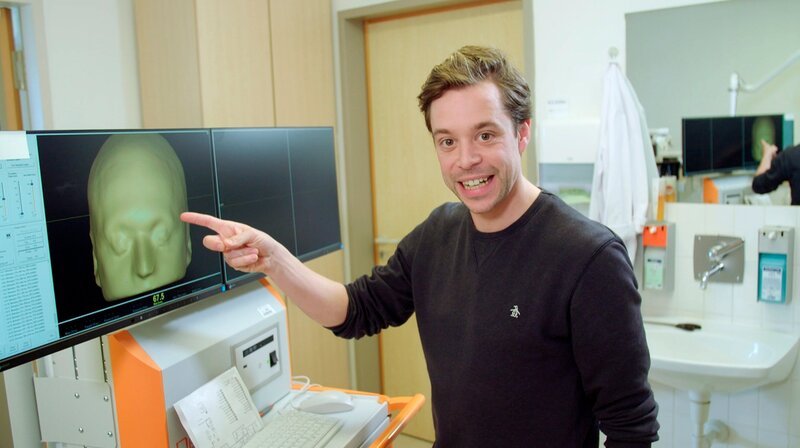 Tobi erfährt, wie das Gehirn aufgebaut ist und wie es uns durch das Leben steuert. – Bild: BR/​megaherz gmbh