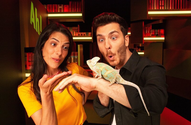 Tarkan und Clarissa beschäftigen sich dieses Mal mit dem Thema „Von Menschen und Tieren“ – Bild: WDR/​Thorsten Schneider