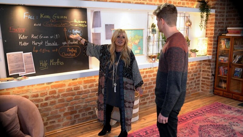 Julia Leischik (l.) – Bild: SAT.1