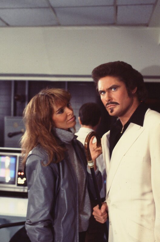 Adrianne St. Clair (Ann Turkel, l.); Michael Knight (David Hasselhoff, r.) – Bild: Universal City Studios, Inc.