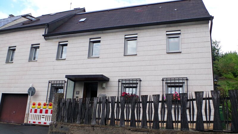 Das Haus der Familie ist stark renovierungsbedürftig – Bild: RTL II – Recht zum Abdruck/​Darstellung zeitlich/​sachrĂ¤nkt auf die Bewerbung der Sendung