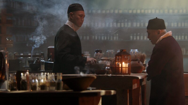 In Russland ist das Schicksal eines umstrittenen Mystikers mit dem der Zaren verbunden, in China sollen alte Knochen mit seltsamen Markierungen die Geheimnisse der Vergangenheit entschlüsseln, und in West Virginia wird eine Gestalt mit dunklen Flügeln zum Vorboten des Untergangs, wie in „Decoding History’s Prophecies“ zu sehen ist. – Bild: National Geographic