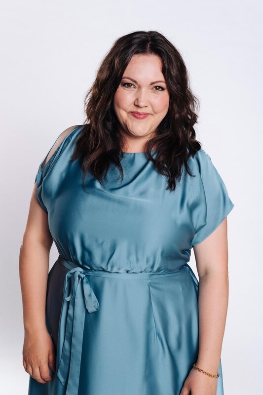 Sarah Victoria Schalow spielt Hanna Kern – Bild: RTL /​ Julia Feldhagen