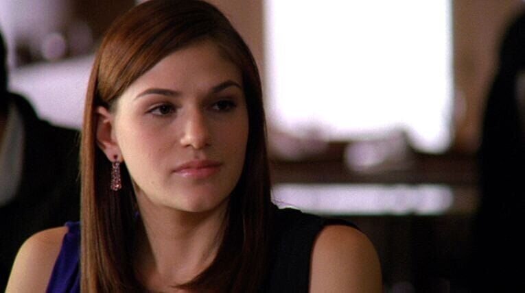 Die Edelprostituierte Gallina Ilyanova Ritcher (Jennifer Missoni) hatte von einem Unbekannten den Auftrag erhalten, ein männliches Supermodel unter Drogen zu setzen. Am nächsten Tag wird dieser tot in seiner Wohnung aufgefunden. – Bild: VOX