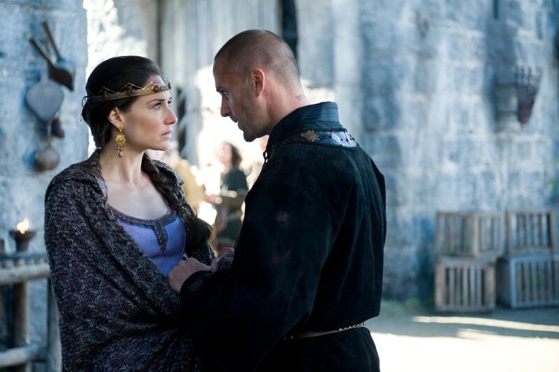 Folge 9: Die Hure des Königs? (The Battle Of Bardon Pass) Ygrain (Claire Forlani) und Merlin (Joseph Fiennes) wollen Morgan zur Rede stellen. – Bild: Wild Bunch