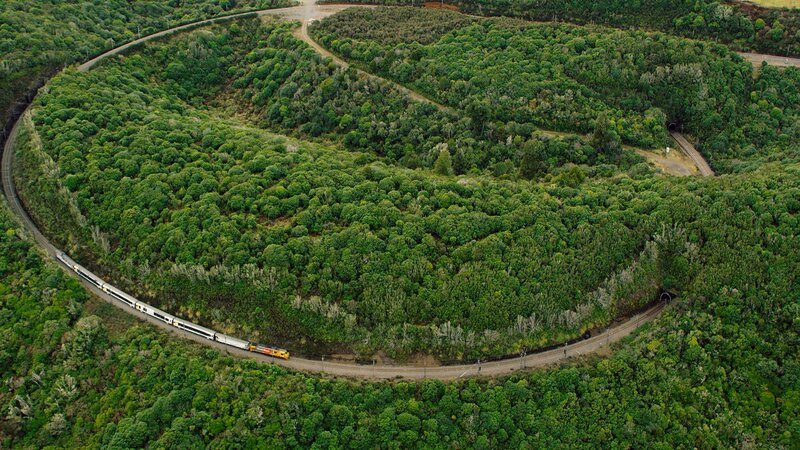Die Raurimu-Spirale schraubt sich durch das zentrale Vulkanplateau auf der Nordinsel. – Bild: SRF