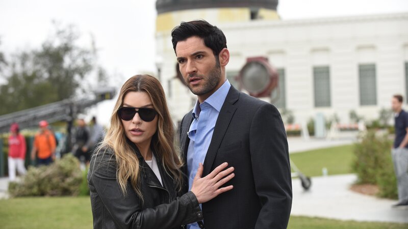 Lucifer (Tom Ellis), Chloe (Lauren German) +++ Die Verwendung des sendungsbezogenen Materials ist nur mit dem Hinweis und Verlinkung auf RTL+ gestattet. – Bild: RTL /​ WBEI /​ Alle für Decker