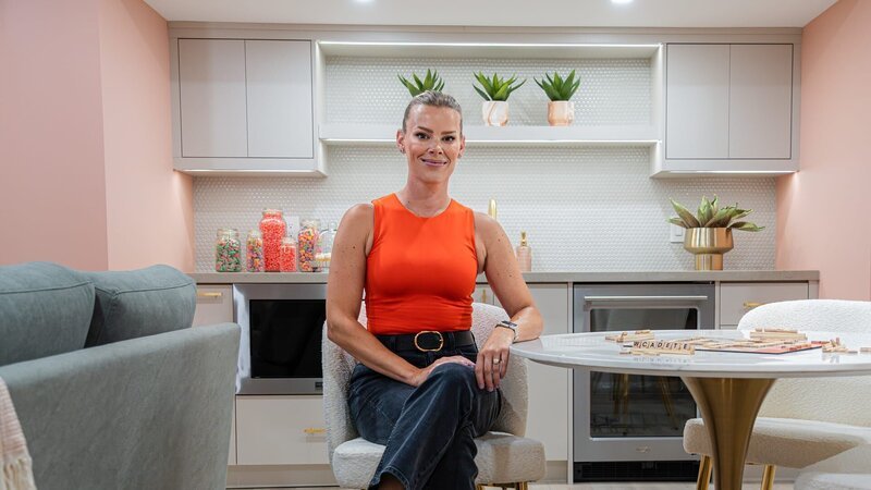 Sherry Holmes looking bright and elegant in Frank and Maria’s newly finished basement as seen on Holmes Family Rescue Season 2 Episode 17. – Bild: Warner Bros. Discovery, Inc. or its subsidiaries and affiliates