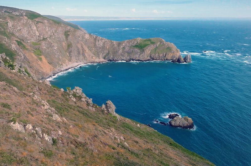 Le Nez de Jobourg am Cap de la Hague ist die höchste Klippe der Normandie. – Bild: Alexander Hein/​doc.station