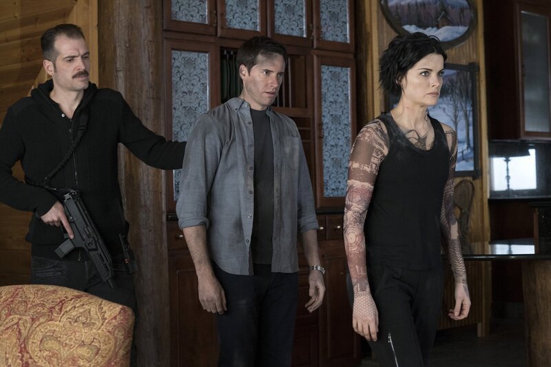 L-R: Darren (Jonathan Brooks), Oliver Kind ( Jonathan Moore), Jane Doe (Jaimie Alexander ) – Bild: PLURIMEDIA (Warner Bros Television)