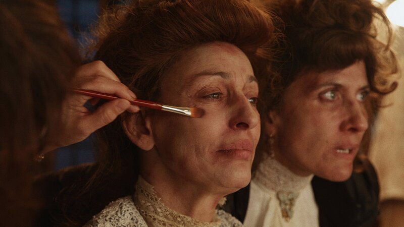 Geschlagen, gestossen, ermordet – das ist der Alltag der Stuntfrauen. Diese riskieren ihren Körper für die Filmkunst. – Bild: SRF/​Bande à Part Films