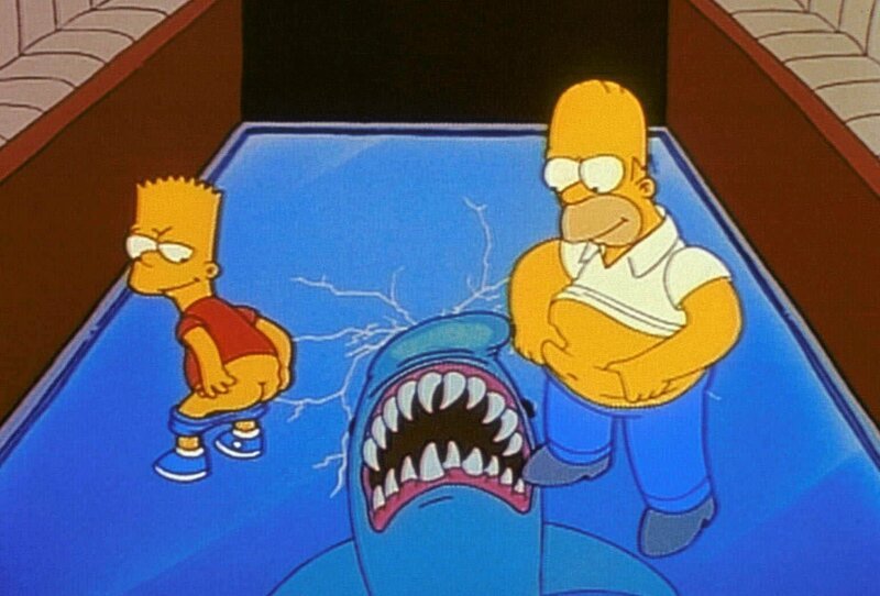 Bei ihrem Ausflug mit dem Glasboden-Boot ärgern Bart und Homer die Haifische. – Bild: PR7; ProSieben Media AG