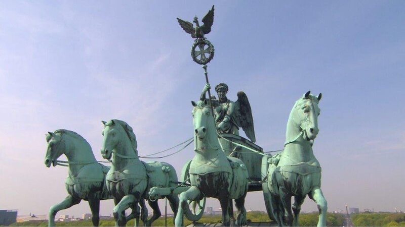 Staat und Gesellschaft in Deutschland sind herausgefordert, wie seit langem nicht – Krieg in Europa, Klimawandel, Wirtschaftsflaute und Corona-Folgen. – Bild: ZDFinfo