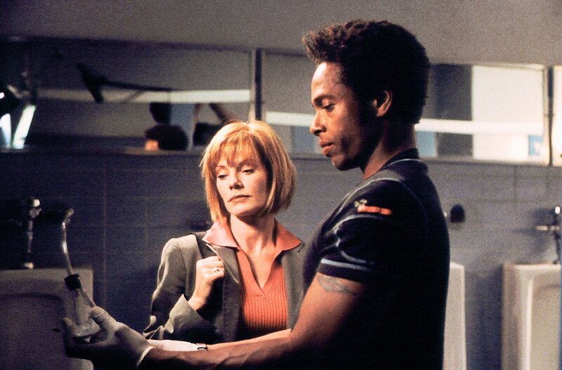 Warrick (Gary Dourdan) und Catherine (Marg Helgenberger) versuchen, die letzten Minuten im Leben einer Vermissten zu rekonstruieren. – Bild: RTL Crime