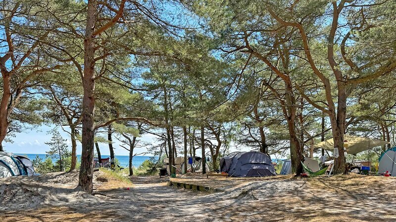 Bornholms Familycamping in Dueodde hat mit seiner Lage direkt am Strand eine einzigartige Atmosphäre. – Bild: 3sat