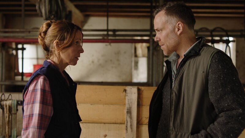 Dr. Johanna Maiwald (Doris Schretzmayer) und Jakob Reindl (Bernhard Piesk) haben einen Verdacht. – Bild: ZDF und Lukas-Frederik Pfaff