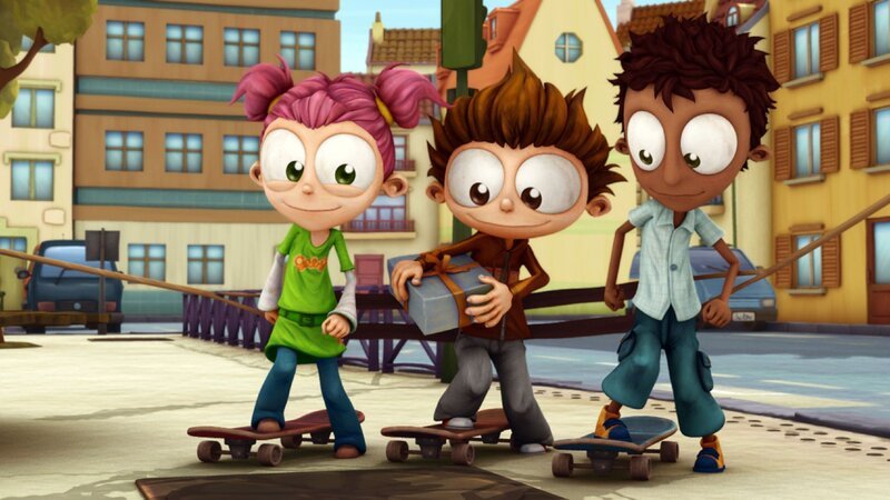 Lola, Angelo und Sherwood (v.li.) haben einen fantastischen Skateboard-Plan ausgeheckt, um die kostenlosen Muffins von Cathy ganz sicher in ihren Besitz zu bringen. – Bild: SUPER RTL