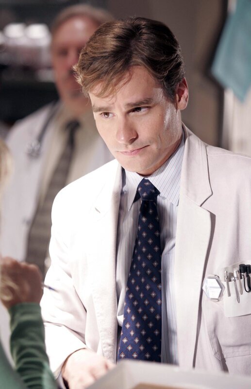 Der zwölfjährige Gabe wird mit Fieber und Husten ins Krankenhaus eingeliefert. House geht zunächst von Pneumonie aus während Dr. James Wilson (Robert Sean Leonard) anderer Meinung ist. – Bild: FOX BROADCASTING COMPANY