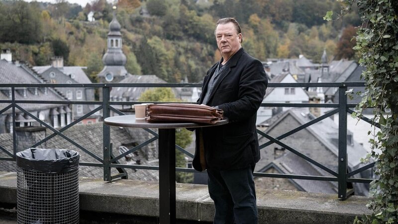 Dr. Schlesinger (Peter Kurth) – Bild: RTL /​ MOOVIE /​ Stephan Rabold