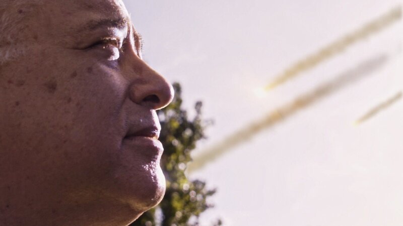 Marshall Masters beobachtet wie Weltraumschrott vom Himmel fällt – Bild: RTL