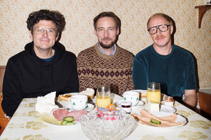 Manuel Rubey, Rudi Schöller, Simon Schwarz. – Bild: ORF/​Robert Oberzaucher