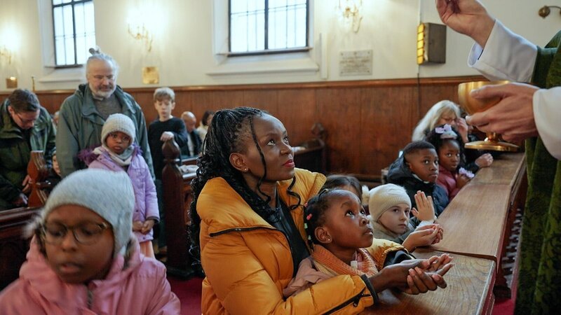 Anglikanische Messe in der Christ Church in Wien. – Bild: ORF/​Feature Film/​Martin Betz