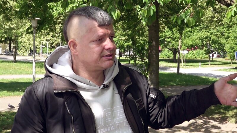 Ricky (51) macht seinem Partner eine klare Ansage: Wenn er sich nicht ändert, fällt die Hochzeit aus! – Bild: RTLZWEI