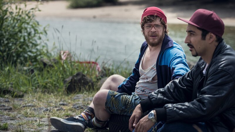 Moment der Aussprache: Sol (Eko Fresh, r.) macht Hardy (Sascha Reimann, l.) ein Geständnis. – Bild: ZDF und Efe Cetinoezman