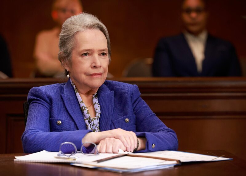 Madeline Matlock (Kathy Bates) – Bild: Das Kaninchen und der Falke /​ CBS Broadcasting Inc.