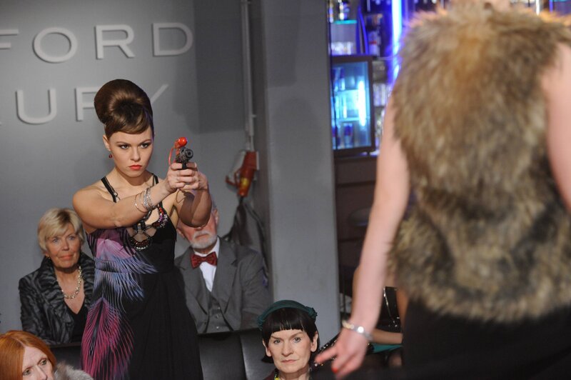 Lässt die Show platzen: Paule (Wanda Worch) … – Bild: SAT.1 /​ Claudius Pflug