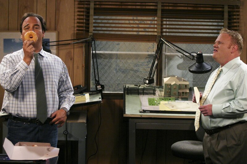 Jim (Jim Belushi, l.); Andy (Larry Joe Campbell, r.) – Bild: Disney